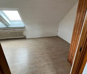 Helle 2-Zimmer-Dachgeschosswohnung in Solingen-Höhscheid - Foto 1