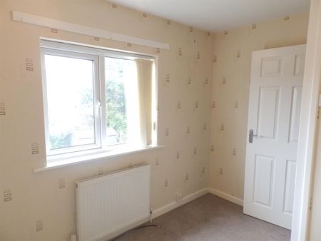 3 bedroom end of terrace house to rent - Photo 4