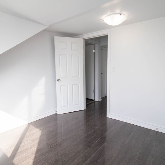 Newly Renovated 2-Bedroom Upper Unit for Rent! - Photo 1