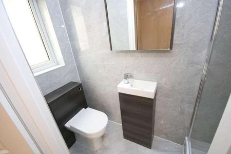 Manor Park Crescent, Edgware, Middlesex, HA8 - Photo 2