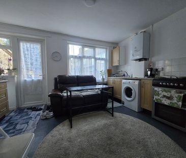 2 Bed Terraced House, Holborn Road, E13 - Photo 6