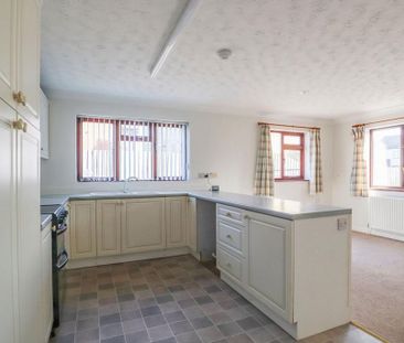 3 bedroom detached bungalow to rent - Photo 6