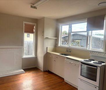 WALKING DISTANCE TO UC – STUDENT PROPERTY – FIVE BEDROOMS - Photo 6
