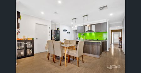 Stylish Family Living in Waterhaven Estate !! - Photo 5