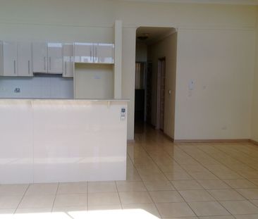 Two Bedroom Modern Apartment - Photo 6