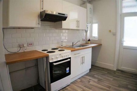 Elmcroft, Lansdowne Road, BN11 - Photo 3