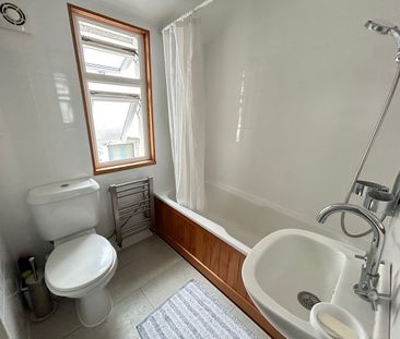 Sunnydene Road, Croydon, CR8 2 - Photo 3