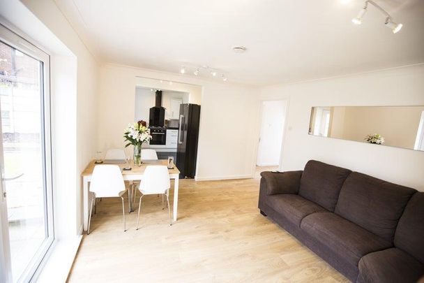 1 bedroom in a house share to rent - Photo 1