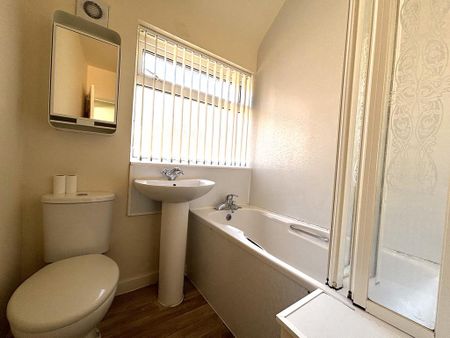 2 bedroom semi-detached house to rent - Photo 4