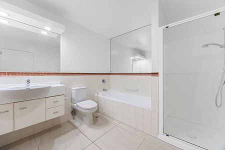 Modern Two-Bedroom Apartment with Sea Views - Heart of Sumner - Photo 3