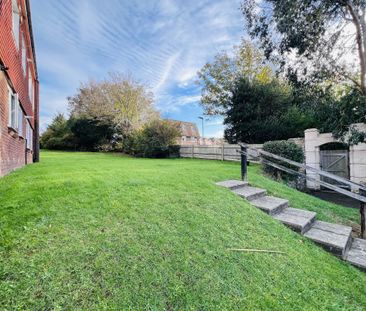 Hurst Lane, Eastbourne - Photo 2