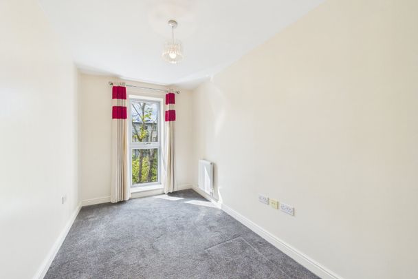 2 bedroom Flat in Calloway House, Coombe Way - Photo 1