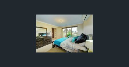 SPACIOUS THREE BEDROOM HOME WITH DECK FOR ENTERTAINING - Photo 5