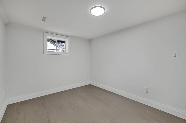 For Lease - 703 Sunnypoint Drive Unit# Bsmt, Newmarket, Ontario - Photo 1