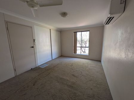 Spacious Family Home in Desert Springs - Photo 3