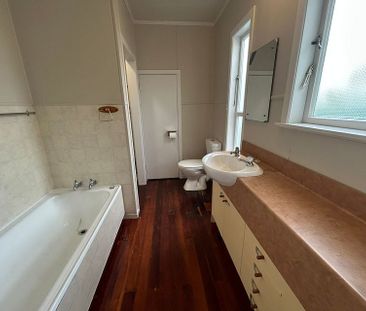 Spacious Home with Parkings - Photo 3