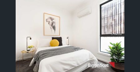 STUNNING 3 BEDROOM TOWNHOUSE - Photo 4