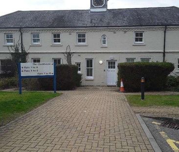 Tatchbury Mount, Calmore, SO40 - Photo 3