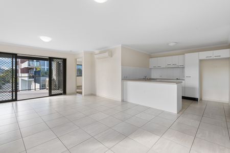 5/19 Latham Street, Chermside QLD 4032 - Apartment For Rent | Domain - Photo 4