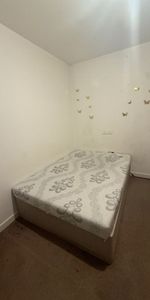 Room in a Shared Flat, Linton Road, IG11 - Photo 3