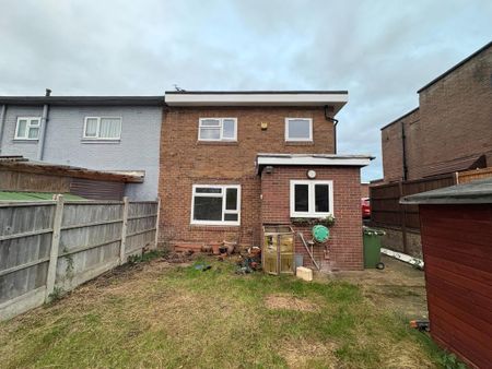 3 bedroom semi-detached house to rent - Photo 4