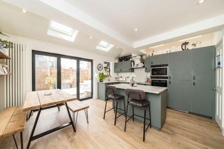 2 bedroom maisonette to rent - Photo 4