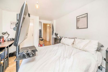 3 bedroom flat to rent - Photo 3