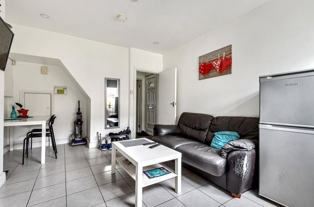 1 bedroom in a house share to rent - Photo 1