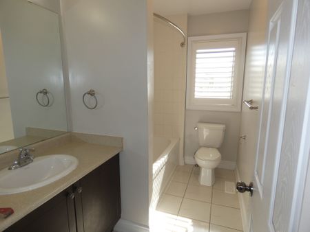 For Lease - 7857 Sassafras Trail, Niagara Falls, Ontario - Photo 4