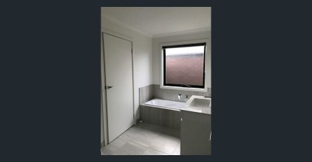 Low maintenance property - Photo 3