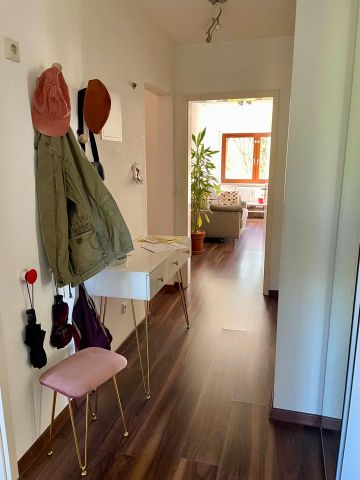 Helle, modern möblierte 2,5 Zimmer-Wohnung mit Balkon - Foto 4