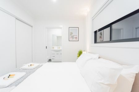 Move In Ready, Fully Furnished Home Steps from Bendigo Health - Photo 5