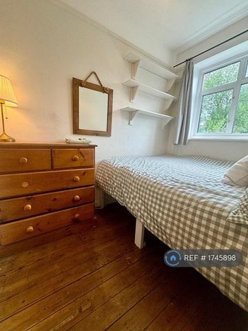 2 bedroom semi-detached house to rent - Photo 4