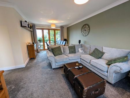 2 bedroom semi-detached bungalow to rent - Photo 2