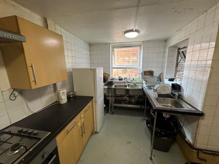 1 bedroom in a house share to rent - Photo 5