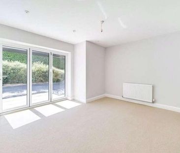 Great Austins, Farnham, Surrey, GU9 - Photo 1