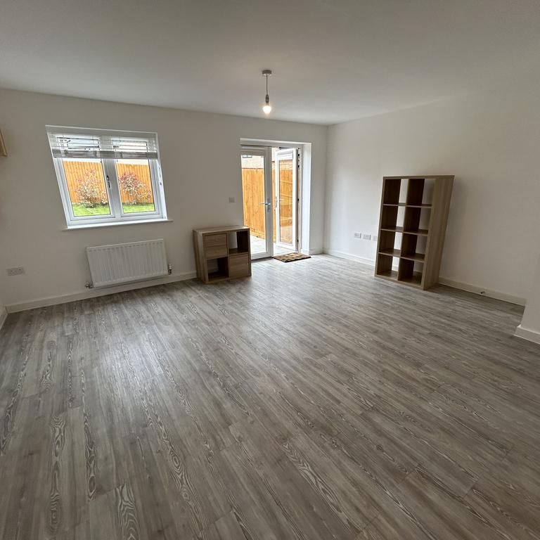 3 bedroom semi-detached house to rent - Photo 1