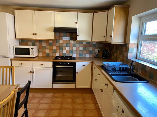 7 Bed Semi-Detached House, Henry Road, NG2 - Photo 1