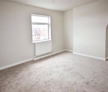 3 bedroom end of terrace house to rent - Photo 2