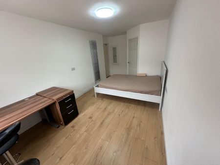 Room in a Shared House, Erith Road, LE2 - Photo 3