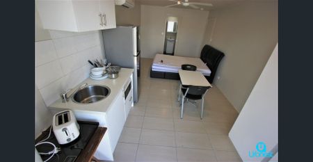 Fully self contained one bedroom unit - Photo 3