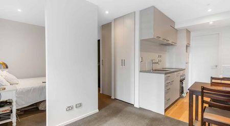Modern Studio Apartment in Queen's Residences - Photo 4