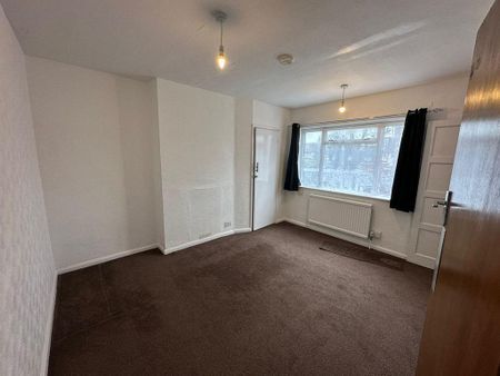 4 bedroom semi-detached house to rent - Photo 5