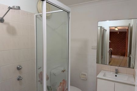 One bedroom flat in the heart of Castle Hill ~ - Photo 4
