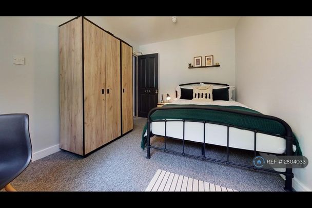 1 bedroom in a house share to rent - Photo 1