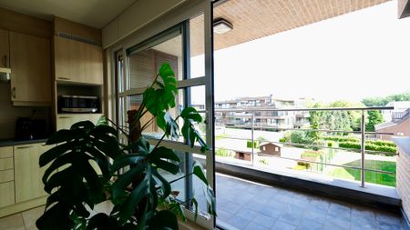 Centraal gelegen, ruim appartement - Photo 5