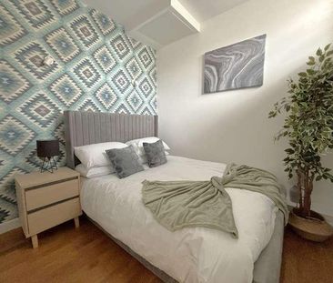 Clarence Street, Staines-upon-thames, Surrey, TW18 - Photo 2