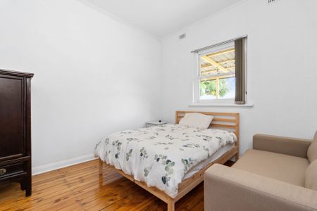 Charming 1940s Art Deco Home! - Open to View Tuesday 18th November 5.15pm - 5.30pm - Photo 3