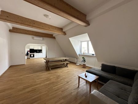 UNBEFRISTET: große 5 Zimmer im frisch ausgebauten Dachgeschoss mit Balkon! - Foto 2