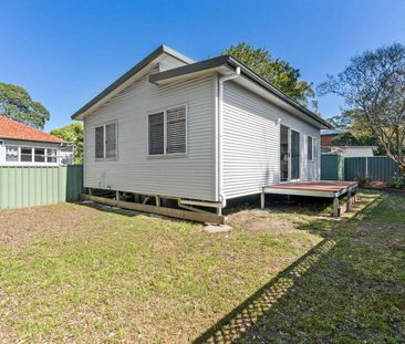 Modern 2-Bedroom Granny Flat with Fully Fenced Yard! - Photo 4